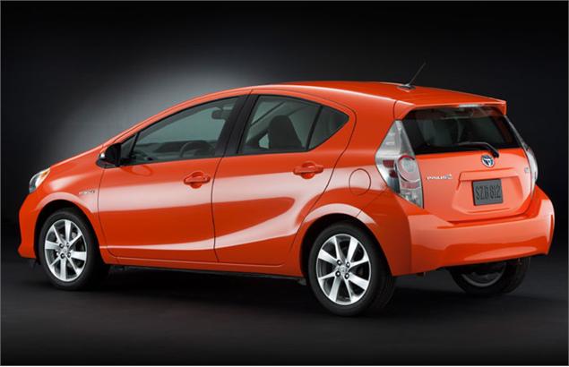2013-Toyota-Prius-c-rear